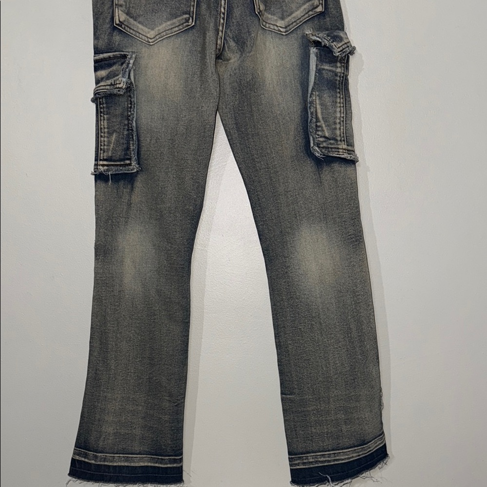 Relaxed Cargo Jeans in Faded Black - Picture 8 of 9